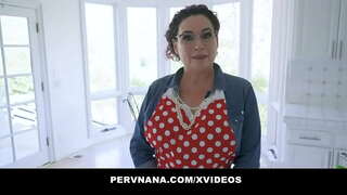 Amona Amanda Ryder Sekretua Lanbidea Erakusten du Bere Stepgrandson Lehen Eskutik