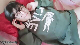 ���ீன் பெண் தொட்டு அவளது