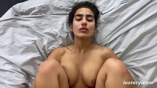 Fijación Su Pianan Na Riba Bo Kabes Pa Un Penetrashon Mas Profundo