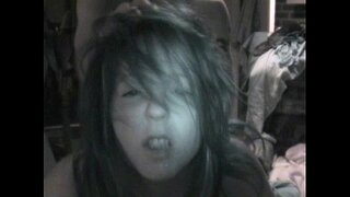 Sexy slut beag bhean chéile MJ a fháil fucked crua cosúil le fraochún ag a fear.