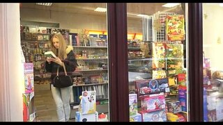 Шлюха обожает минеты очень