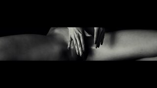 ���क लंबे दिन के बाद आपको आराम देने के लिए एएसएमआर बिल्ली - मिलालुव