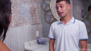 Vienna Bắt gặp Cô ấy, Buddy bị trói Ra với Cô ấy, Mẹ Lai!